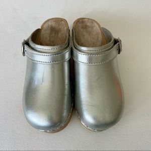 Girls Sven clogs sz 30